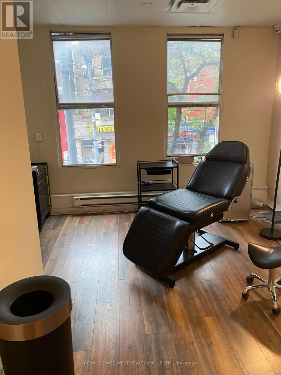 2ND FLOOR - 261 QUEEN STREET W, Toronto, Ontario