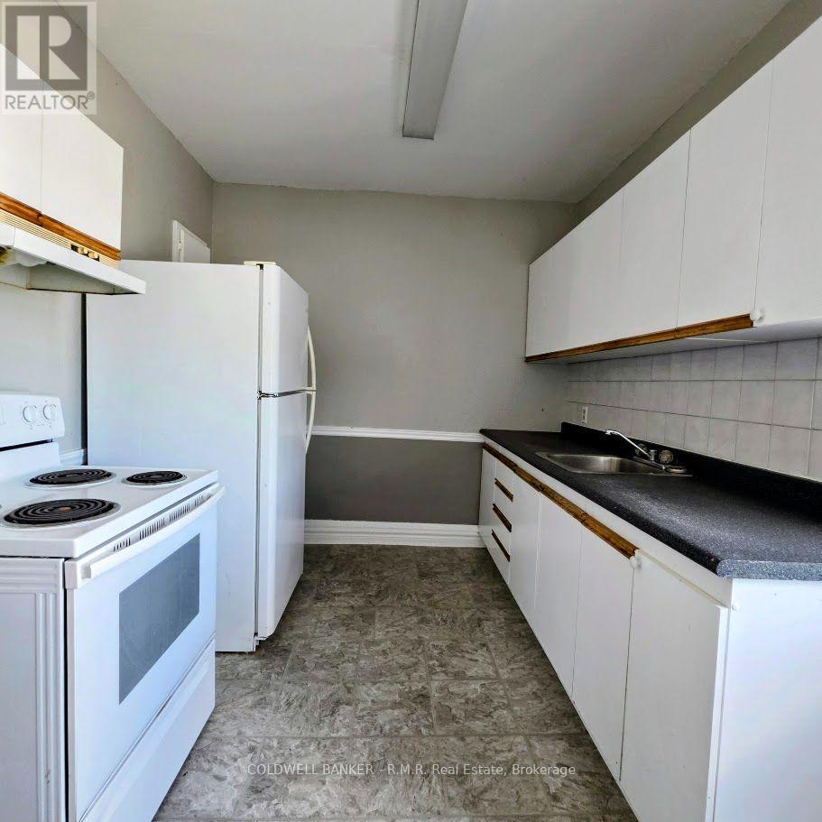 4 - 47 WILLIAM STREET N