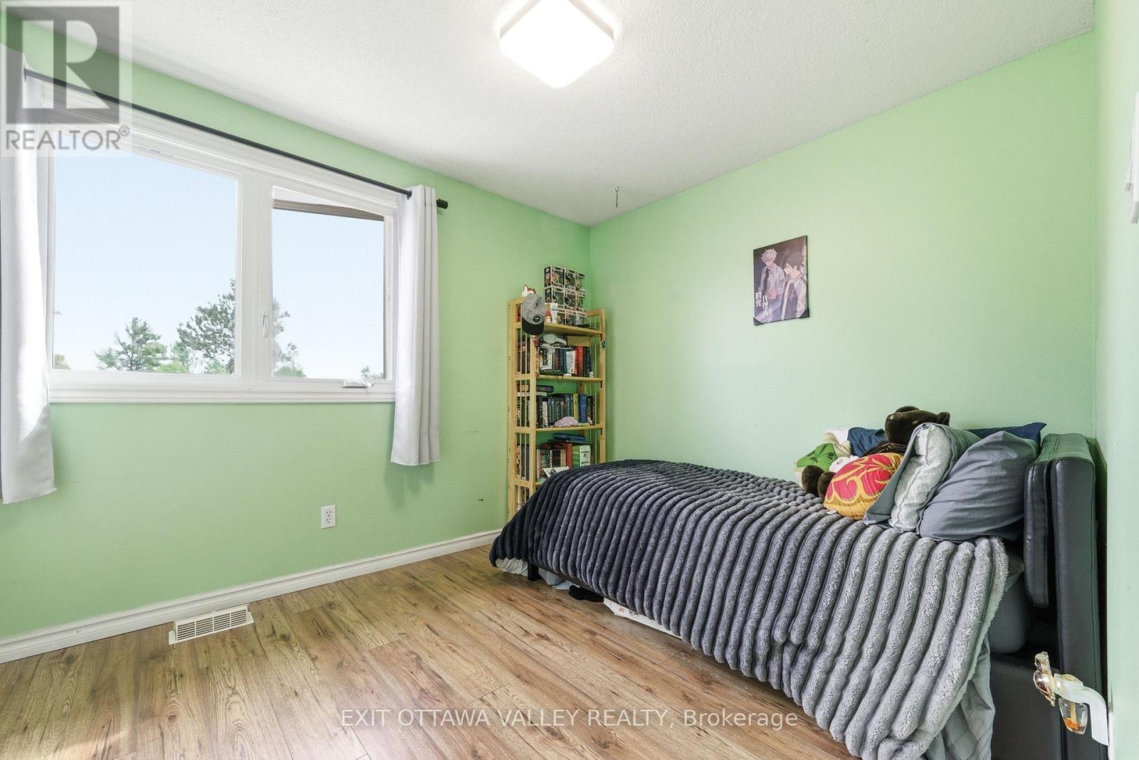 13 Tamarack Street, Deep River, Ontario  K0J 1P0 - Photo 12 - X13234254