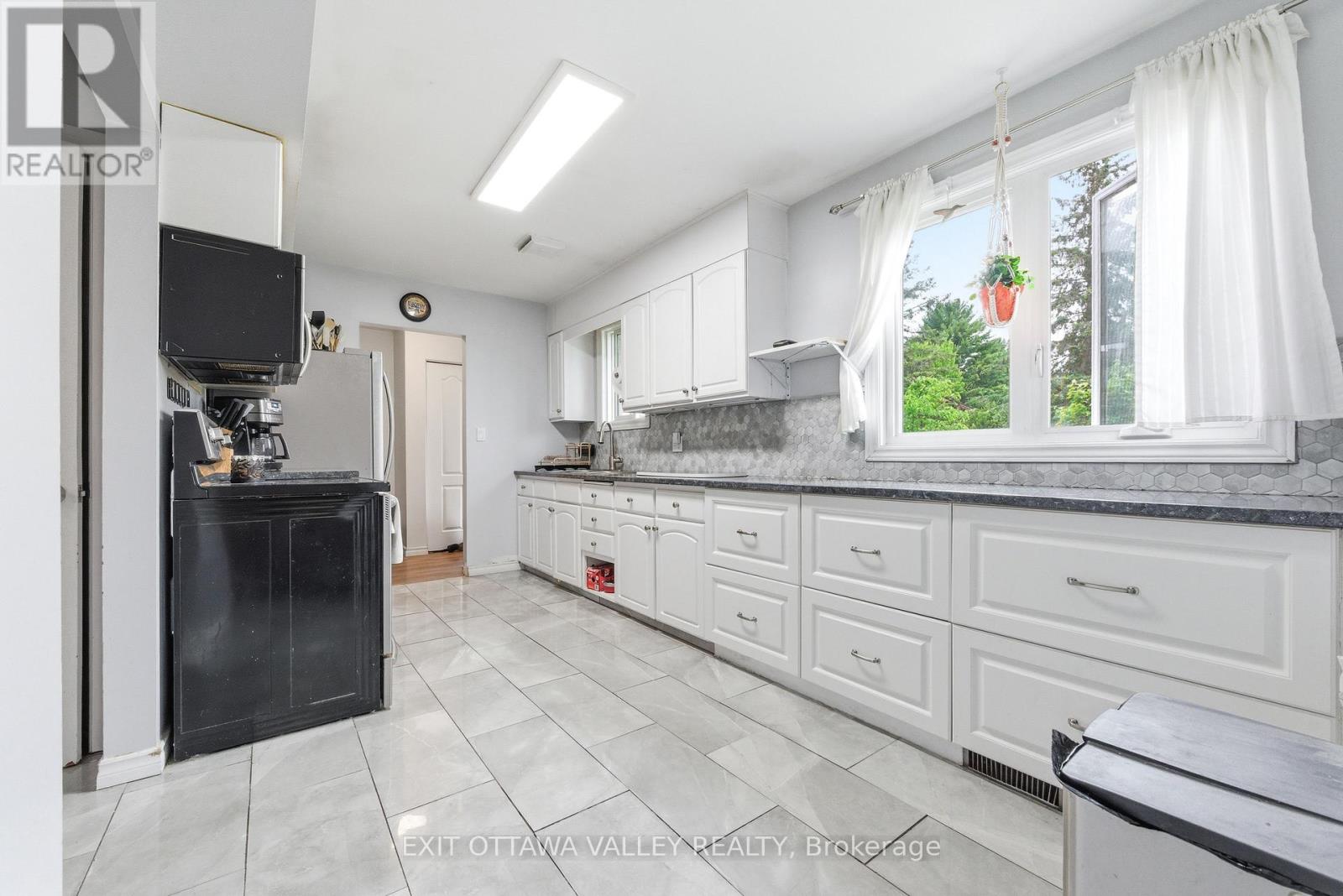 13 Tamarack Street, Deep River, Ontario  K0J 1P0 - Photo 10 - X13234254