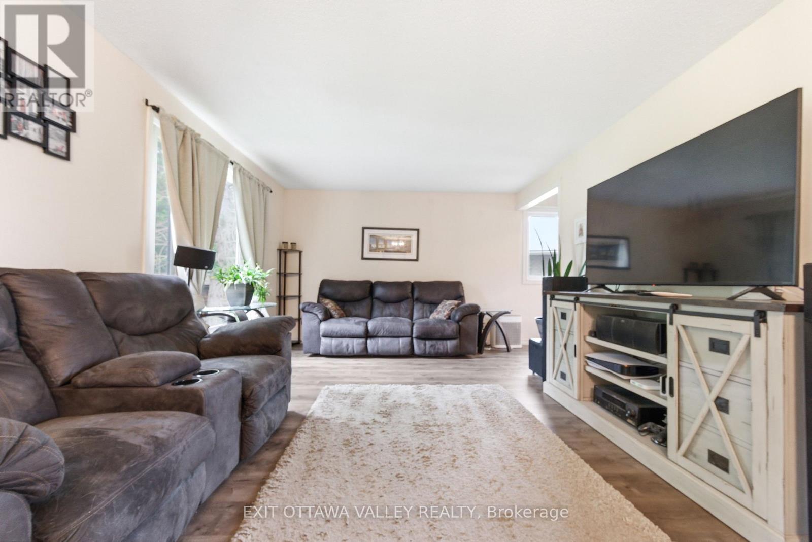 13 Tamarack Street, Deep River, Ontario  K0J 1P0 - Photo 4 - X13234254