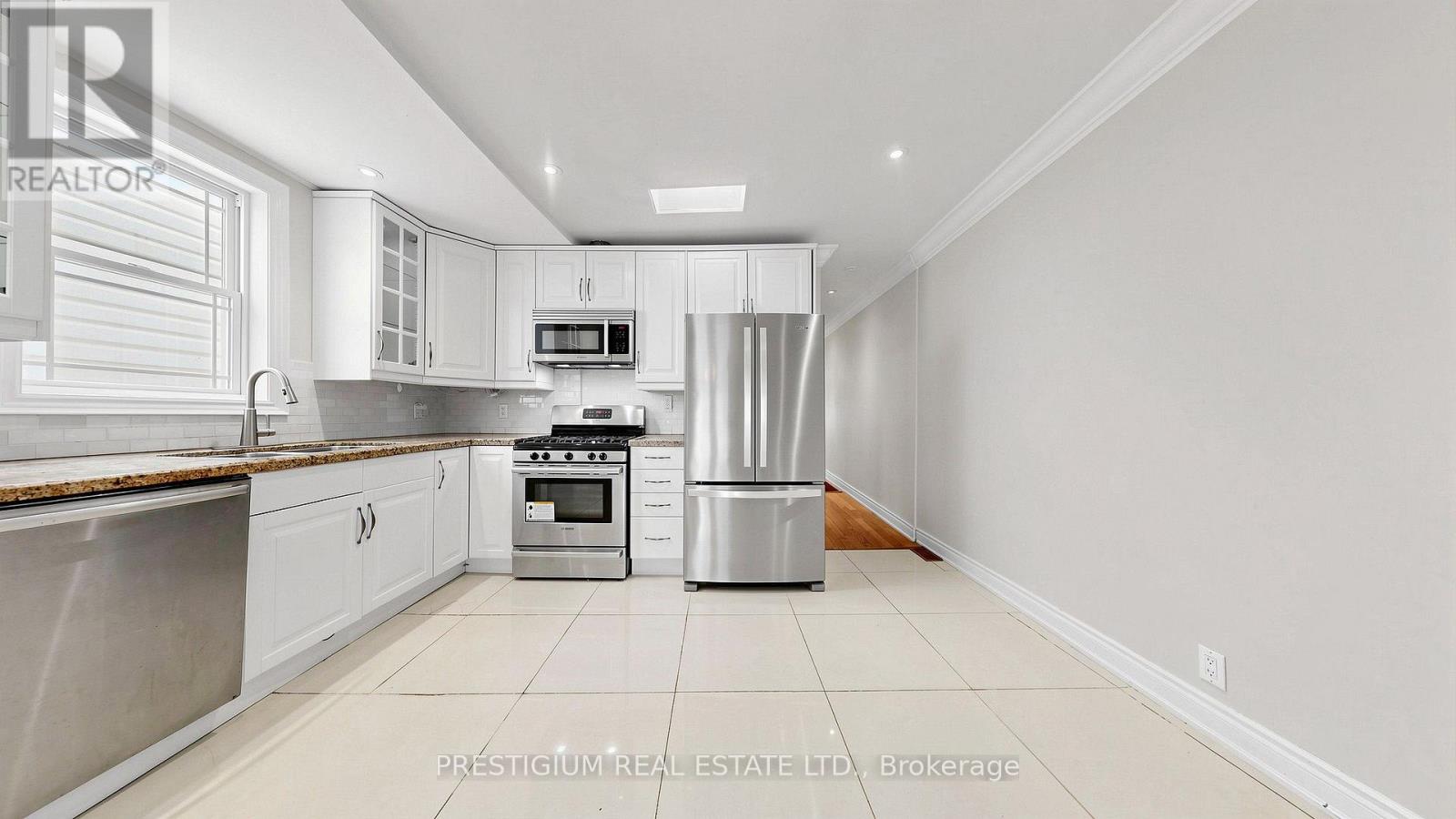 65 Eldon Avenue, Toronto, Ontario  M4C 5G2 - Photo 10 - E13705710