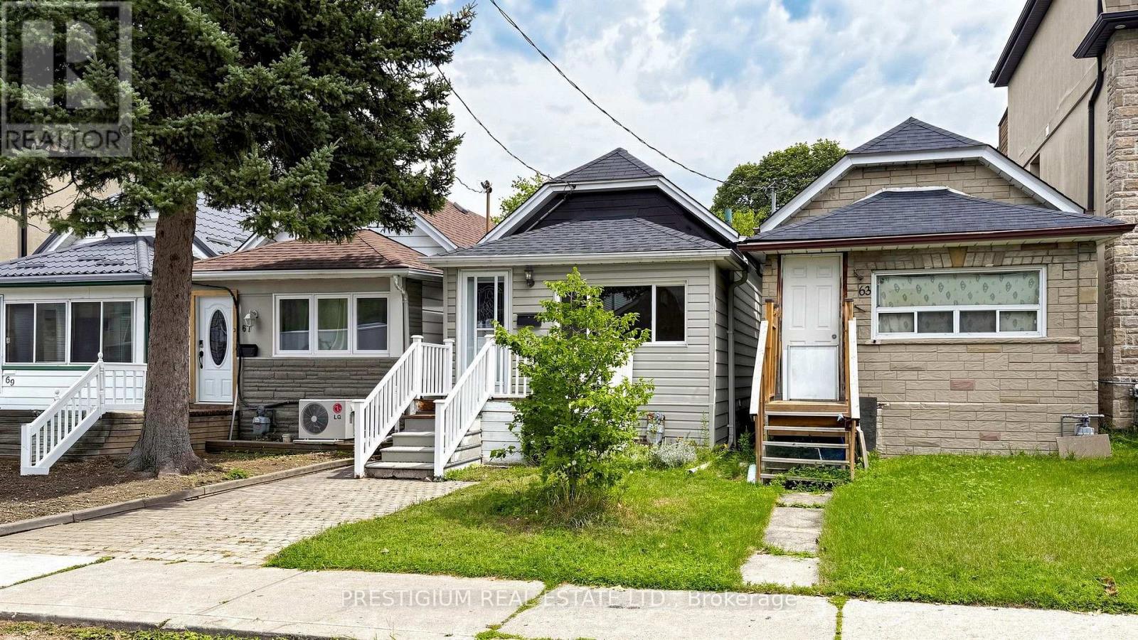 65 Eldon Avenue, Toronto, Ontario  M4C 5G2 - Photo 2 - E13705710