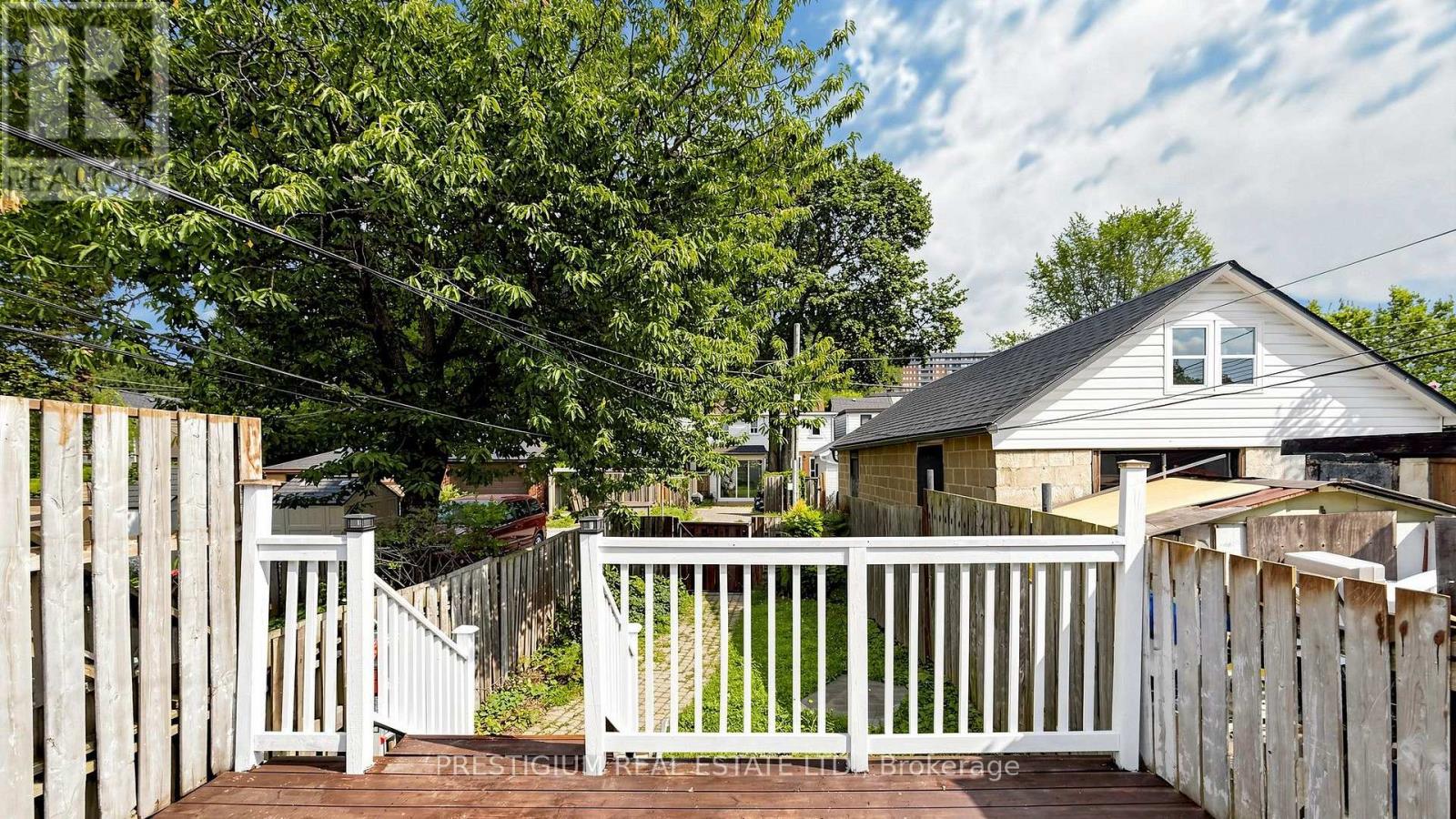 65 Eldon Avenue, Toronto, Ontario  M4C 5G2 - Photo 27 - E13705710