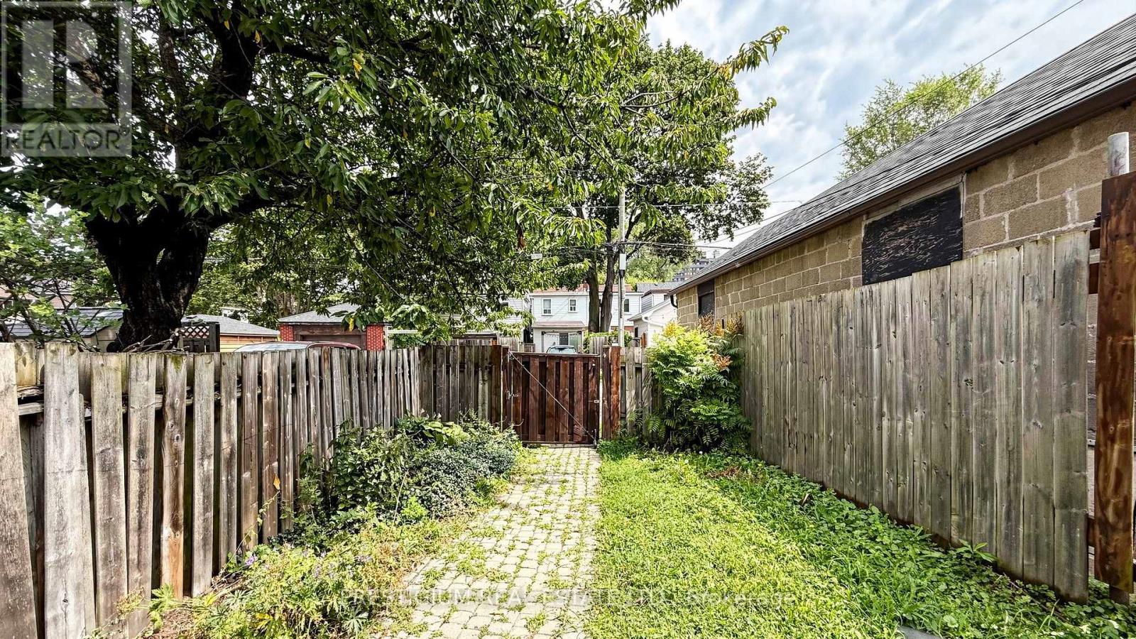 65 Eldon Avenue, Toronto, Ontario  M4C 5G2 - Photo 30 - E13705710