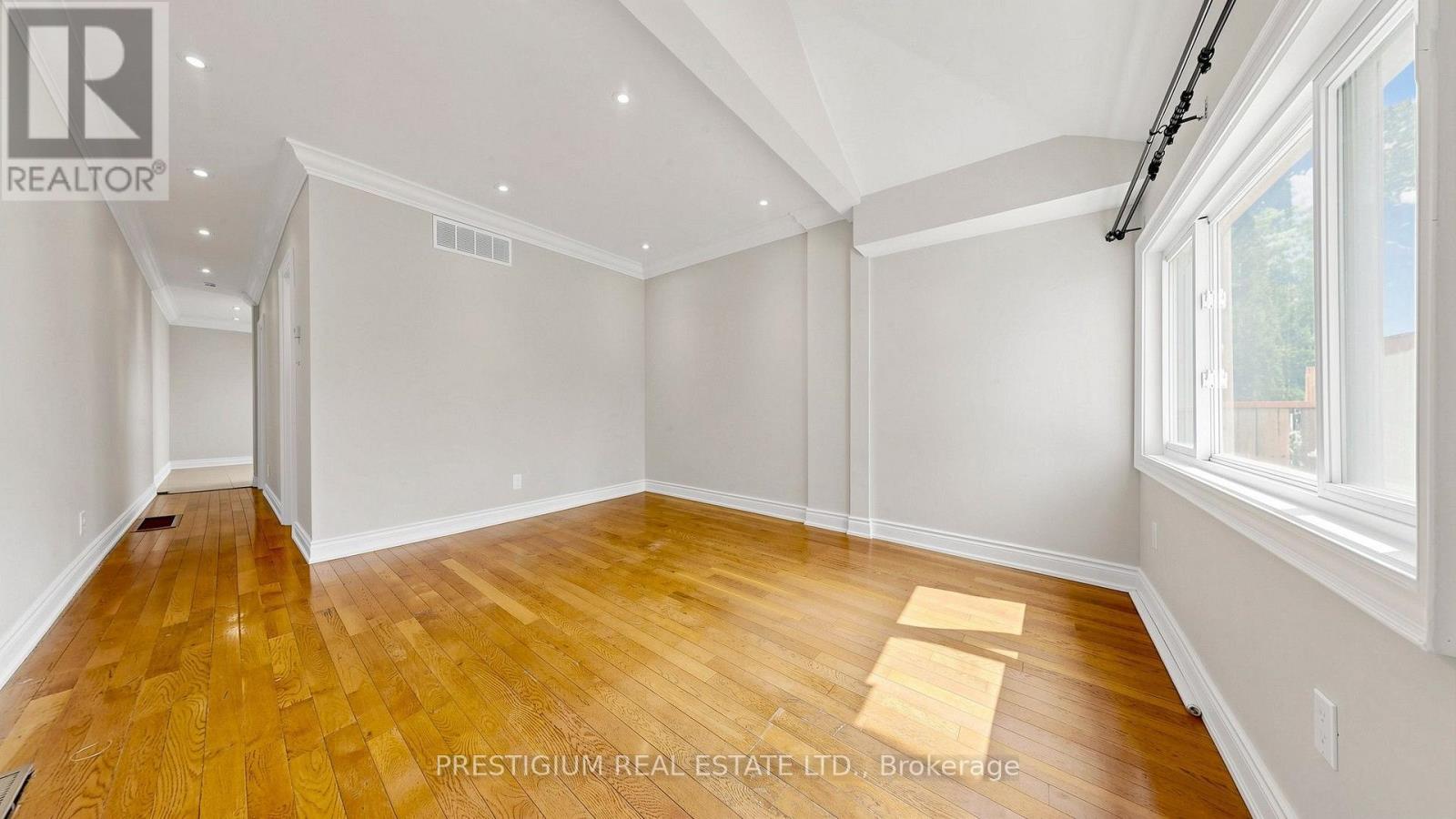 65 Eldon Avenue, Toronto, Ontario  M4C 5G2 - Photo 7 - E13705710