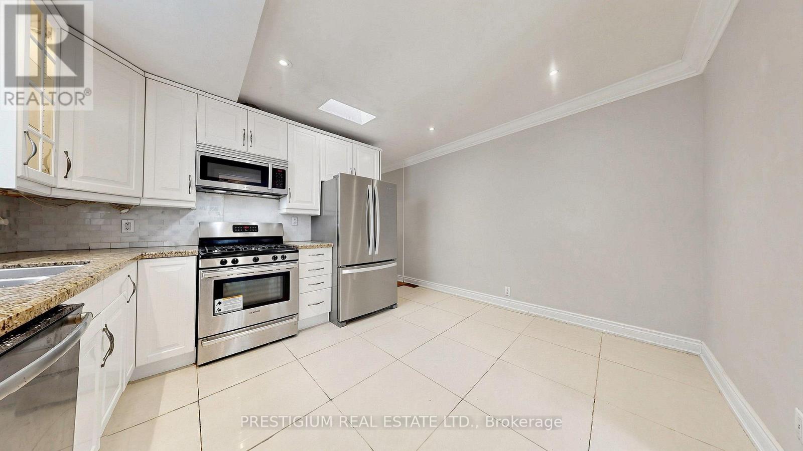65 Eldon Avenue, Toronto, Ontario  M4C 5G2 - Photo 9 - E13705710