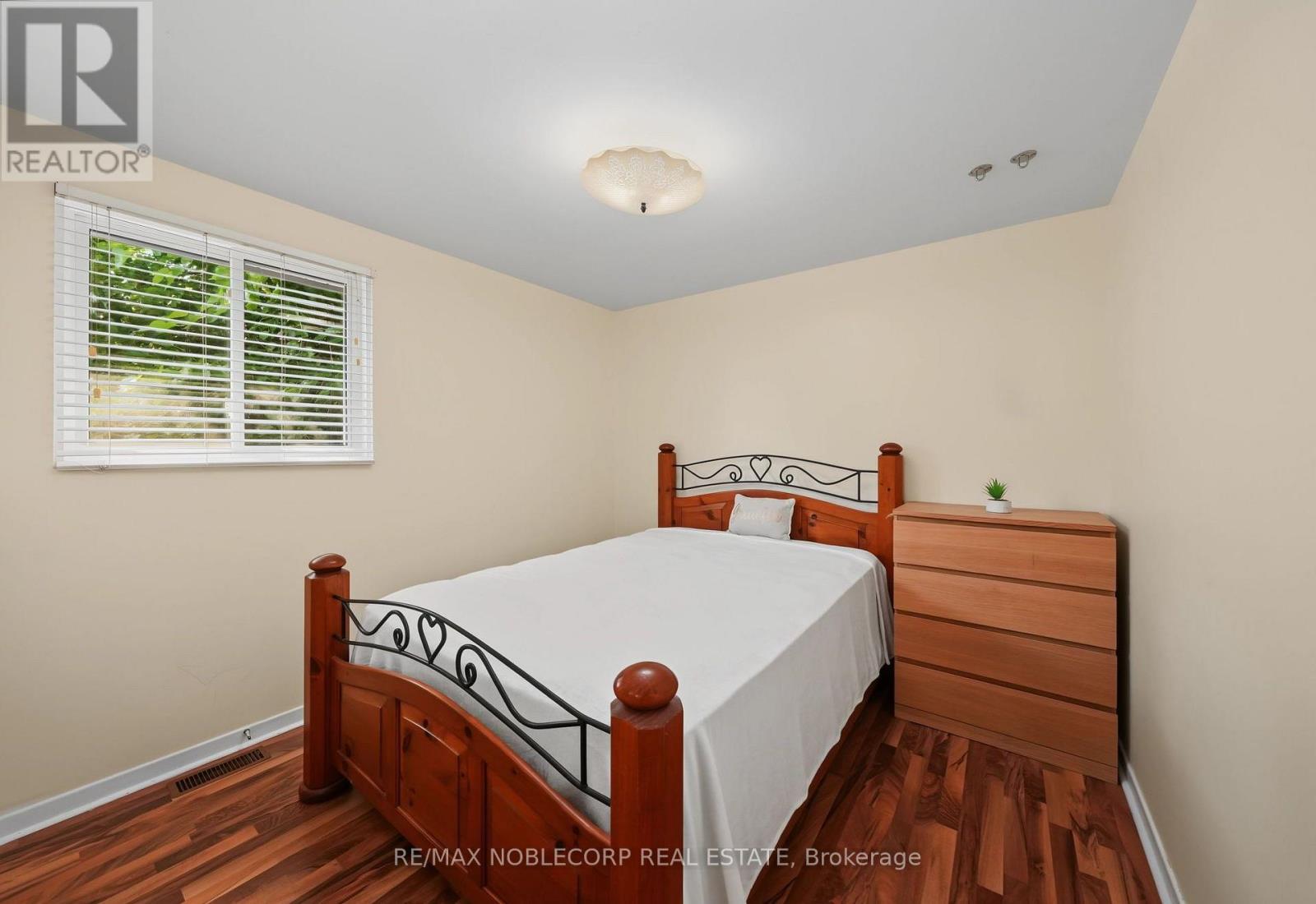 166 Collings Avenue, Bradford West Gwillimbury, Ontario  L3Z 1W1 - Photo 14 - N13705826
