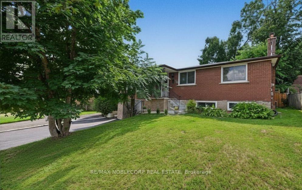 166 Collings Avenue, Bradford West Gwillimbury, Ontario  L3Z 1W1 - Photo 2 - N13705826