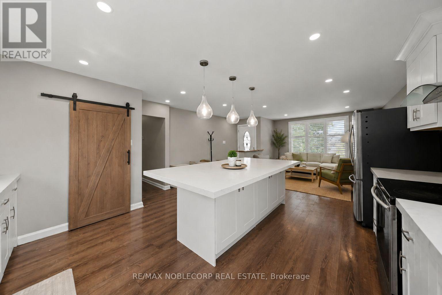 166 Collings Avenue, Bradford West Gwillimbury, Ontario  L3Z 1W1 - Photo 6 - N13705826