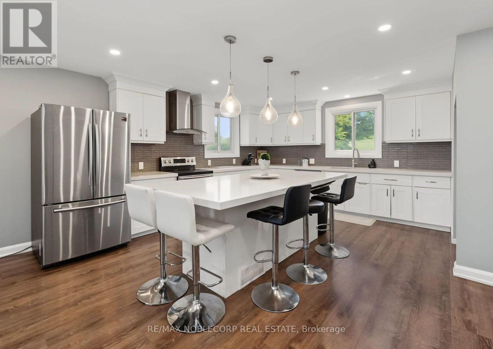 166 Collings Avenue, Bradford West Gwillimbury, Ontario  L3Z 1W1 - Photo 8 - N13705826
