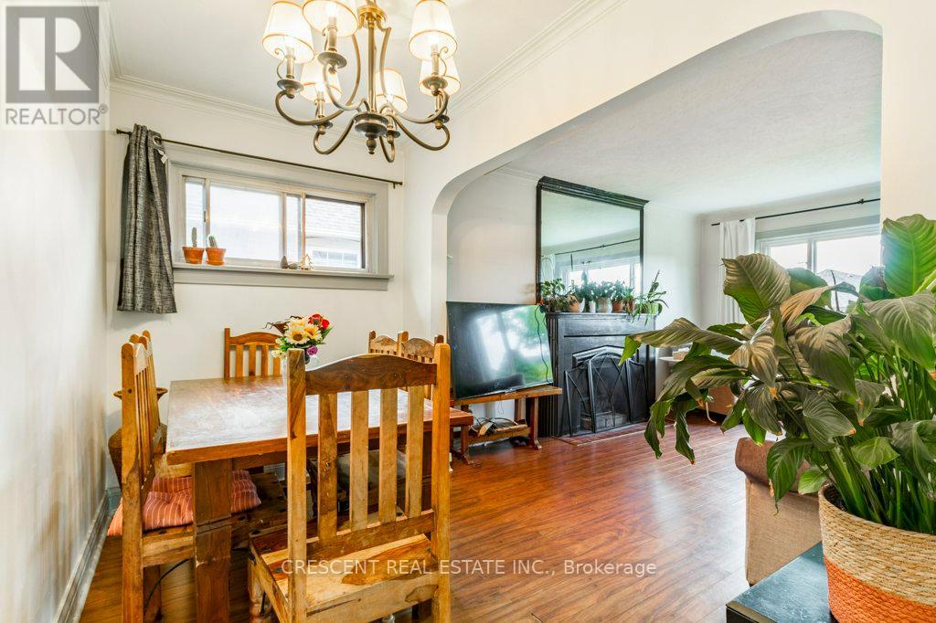 982 Briar Hill Avenue, Toronto, Ontario  M6B 1M3 - Photo 15 - W13705610