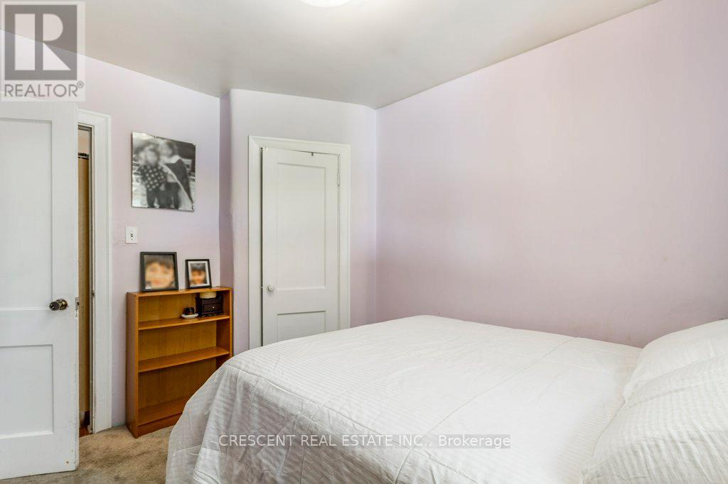 982 Briar Hill Avenue, Toronto, Ontario  M6B 1M3 - Photo 18 - W13705610