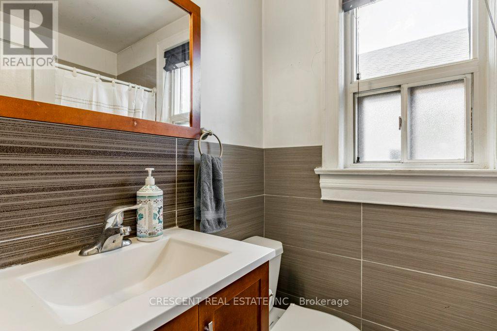 982 Briar Hill Avenue, Toronto, Ontario  M6B 1M3 - Photo 23 - W13705610
