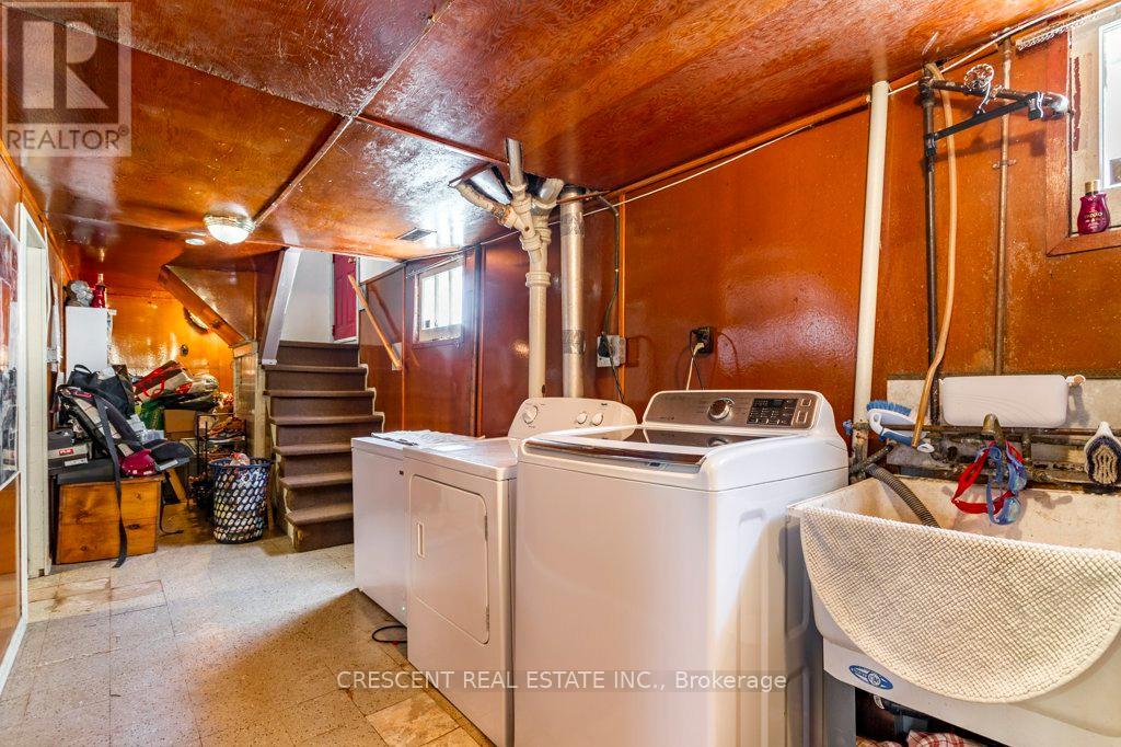 982 Briar Hill Avenue, Toronto, Ontario  M6B 1M3 - Photo 27 - W13705610