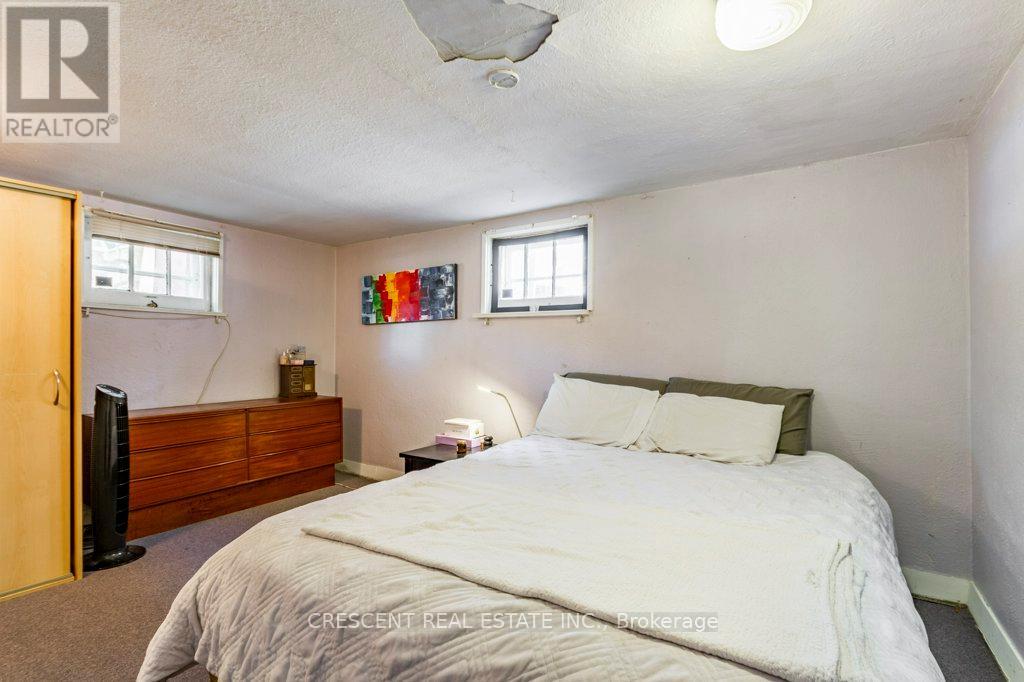 982 Briar Hill Avenue, Toronto, Ontario  M6B 1M3 - Photo 29 - W13705610