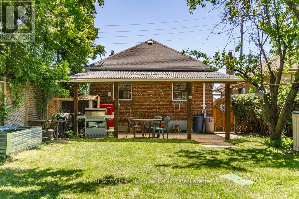 982 Briar Hill Avenue, Toronto, Ontario  M6B 1M3 - Photo 43 - W13705610