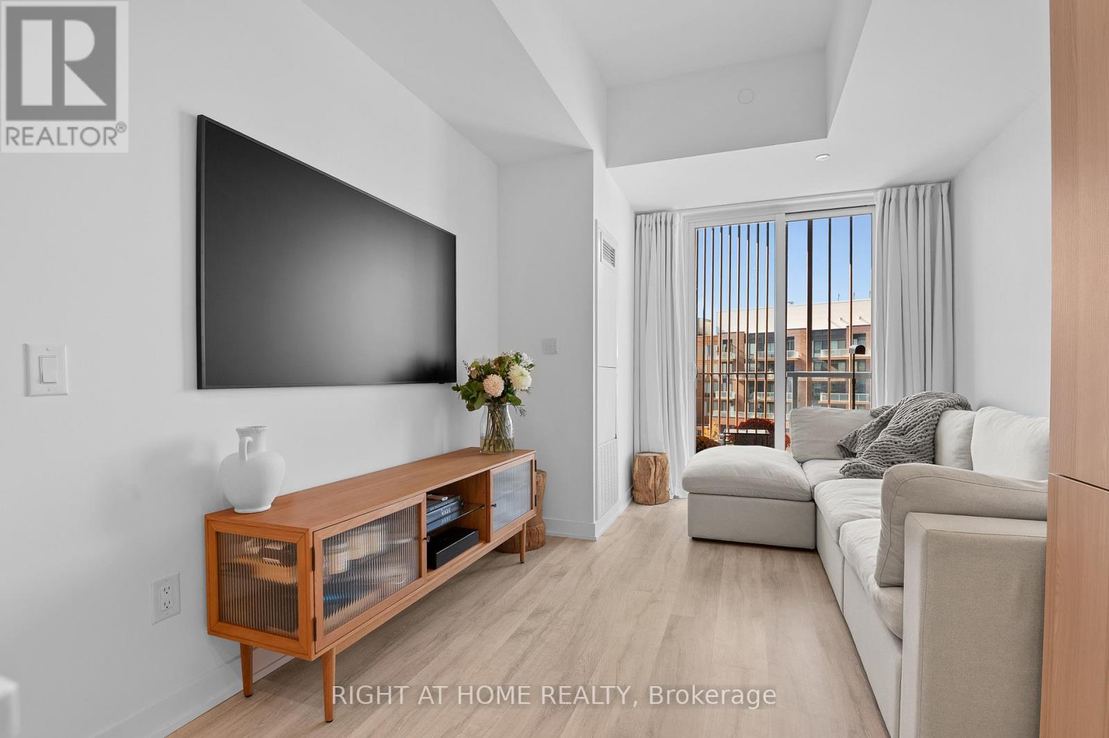 403 - 220 Missinnihe Way, Mississauga, Ontario  L5H 0A9 - Photo 5 - W13705640