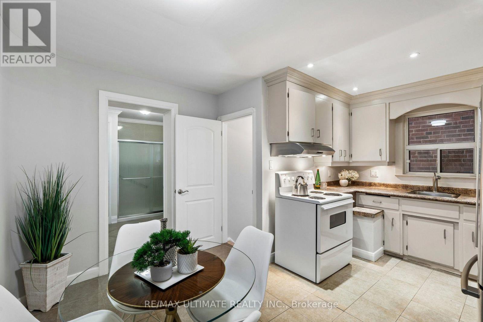 124 Hope Street, Toronto, Ontario  M6E 1K1 - Photo 14 - W13705662