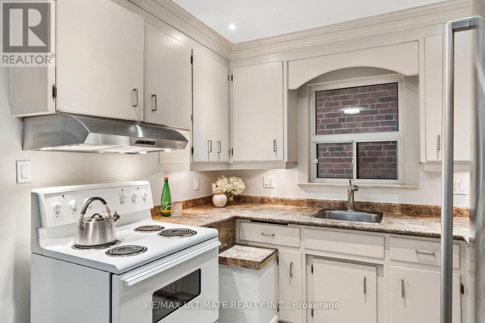 124 Hope Street, Toronto, Ontario  M6E 1K1 - Photo 17 - W13705662