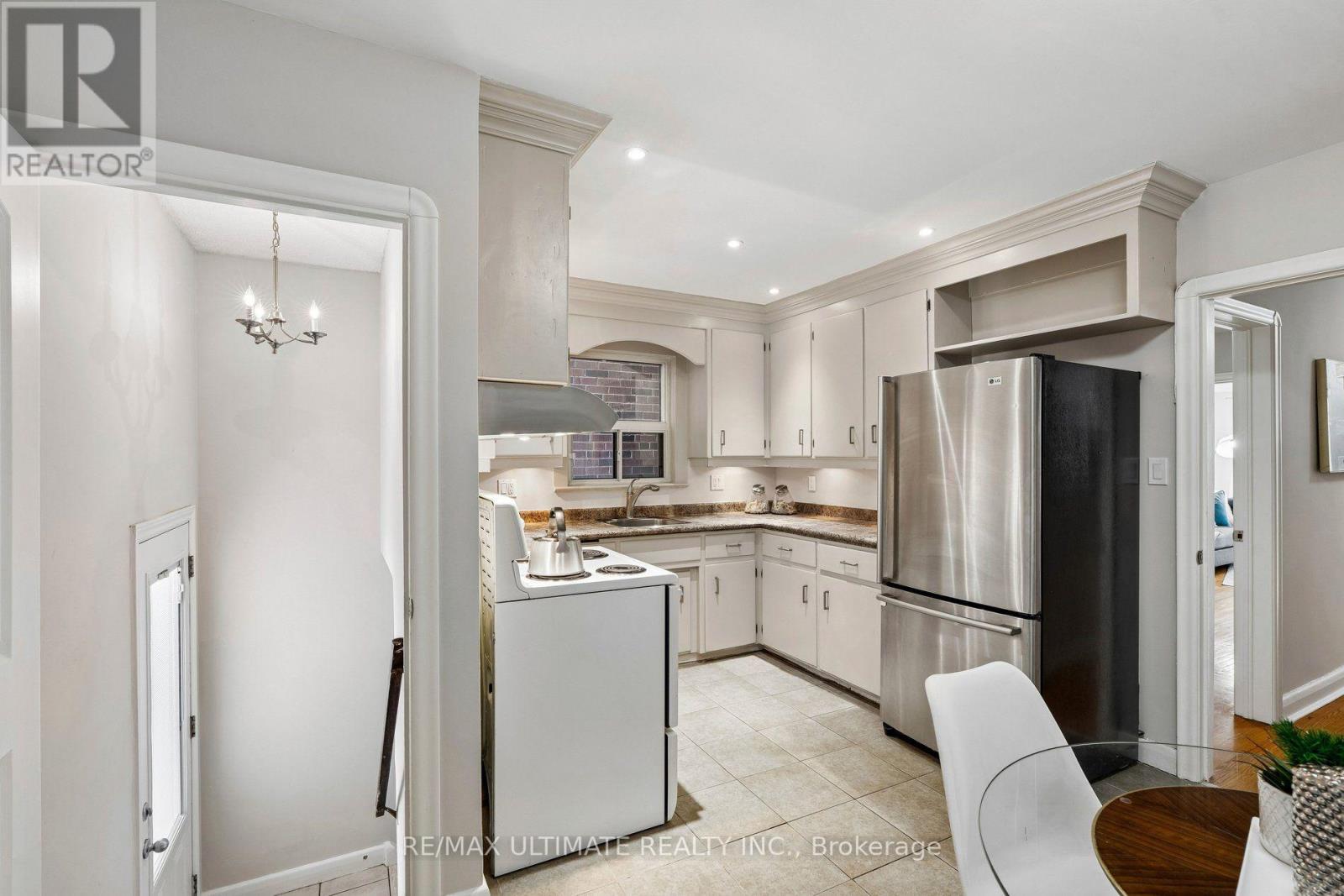124 Hope Street, Toronto, Ontario  M6E 1K1 - Photo 19 - W13705662