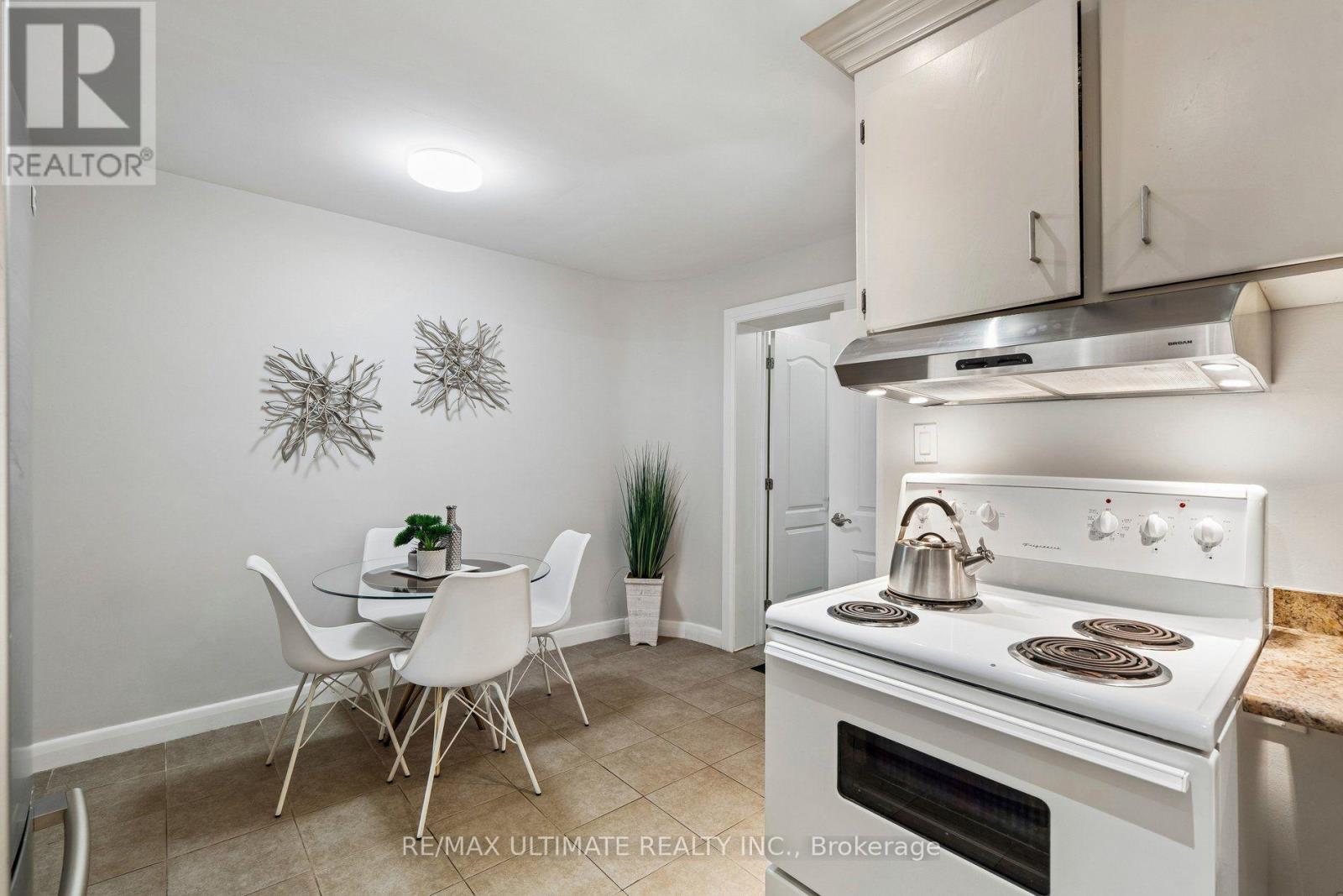 124 Hope Street, Toronto, Ontario  M6E 1K1 - Photo 20 - W13705662
