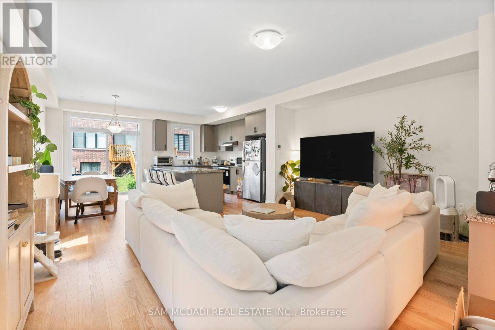 1429 Almonte Drive, Burlington, Ontario  L7P 0V7 - Photo 3 - W13705666