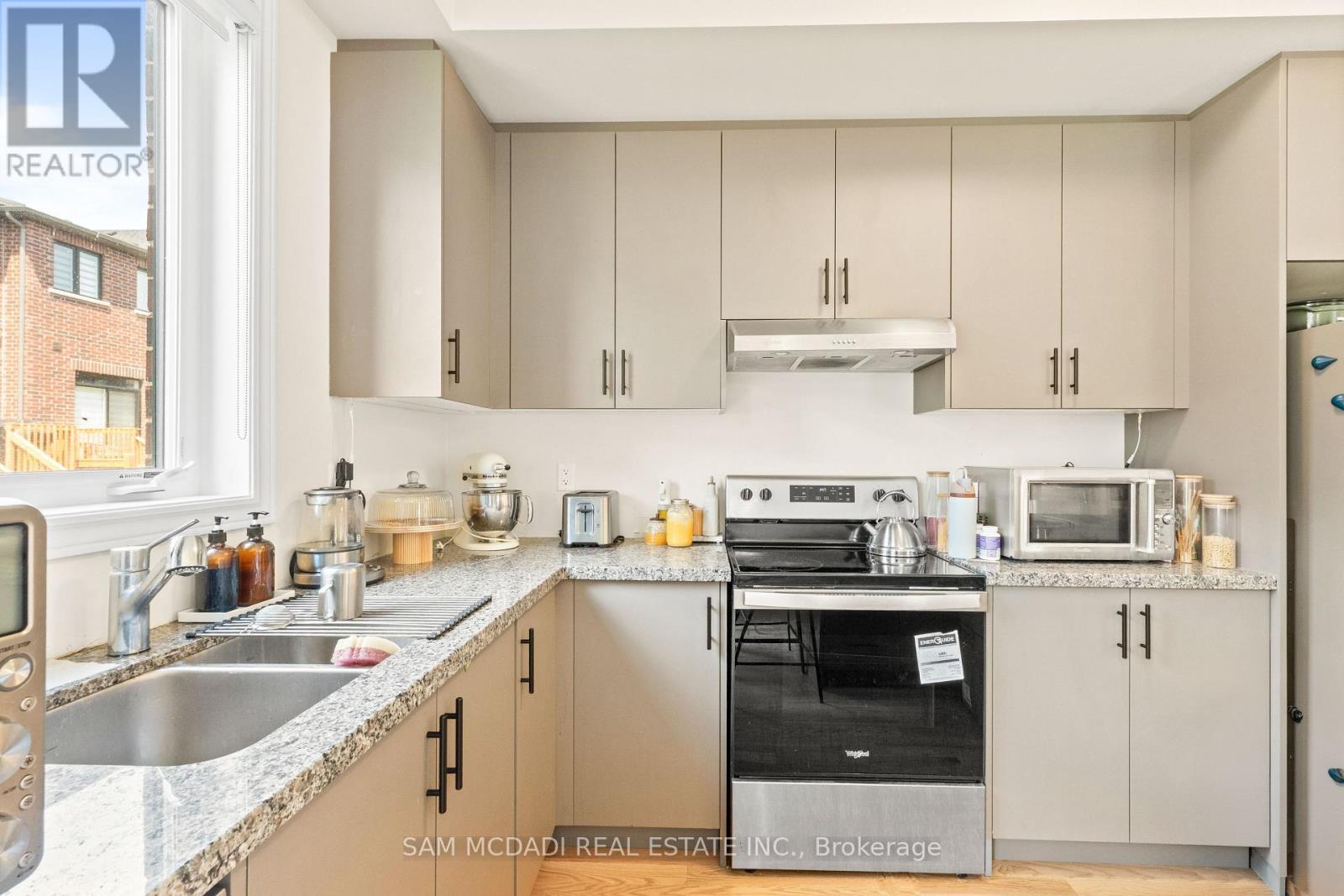 1429 Almonte Drive, Burlington, Ontario  L7P 0V7 - Photo 6 - W13705666