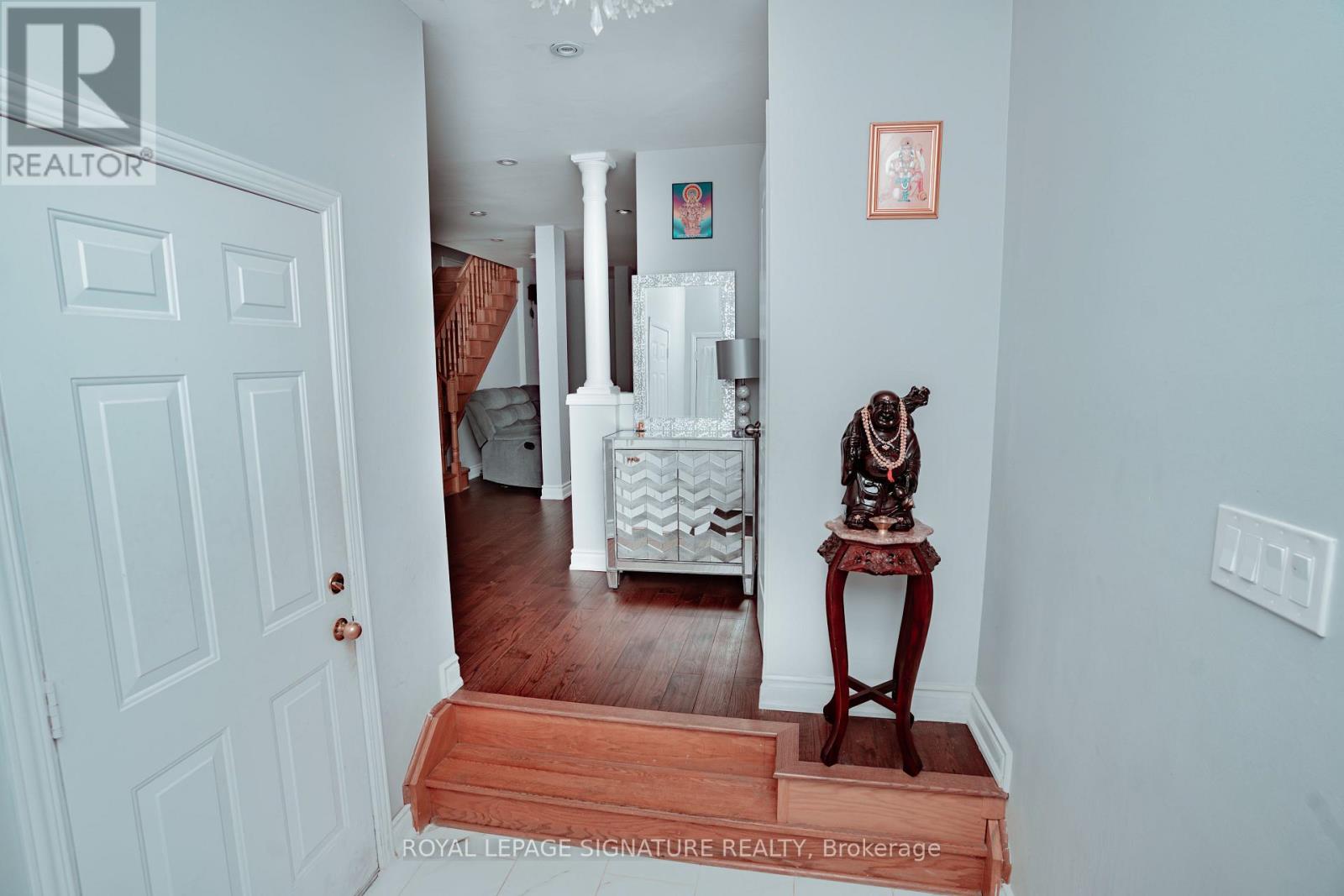 945 Mandolin Place, Mississauga, Ontario  L5W 1S3 - Photo 2 - W13705830