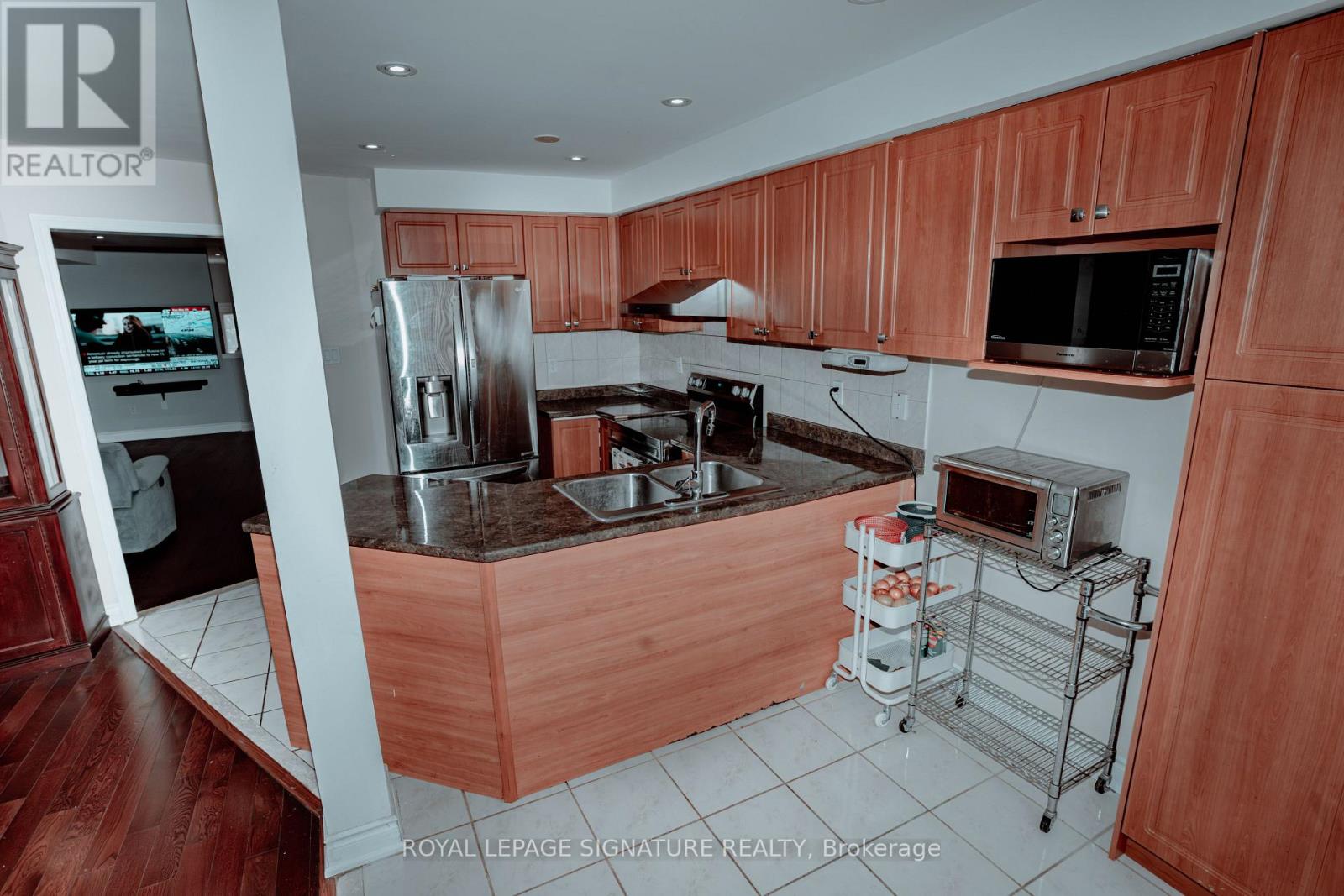 945 Mandolin Place, Mississauga, Ontario  L5W 1S3 - Photo 5 - W13705830