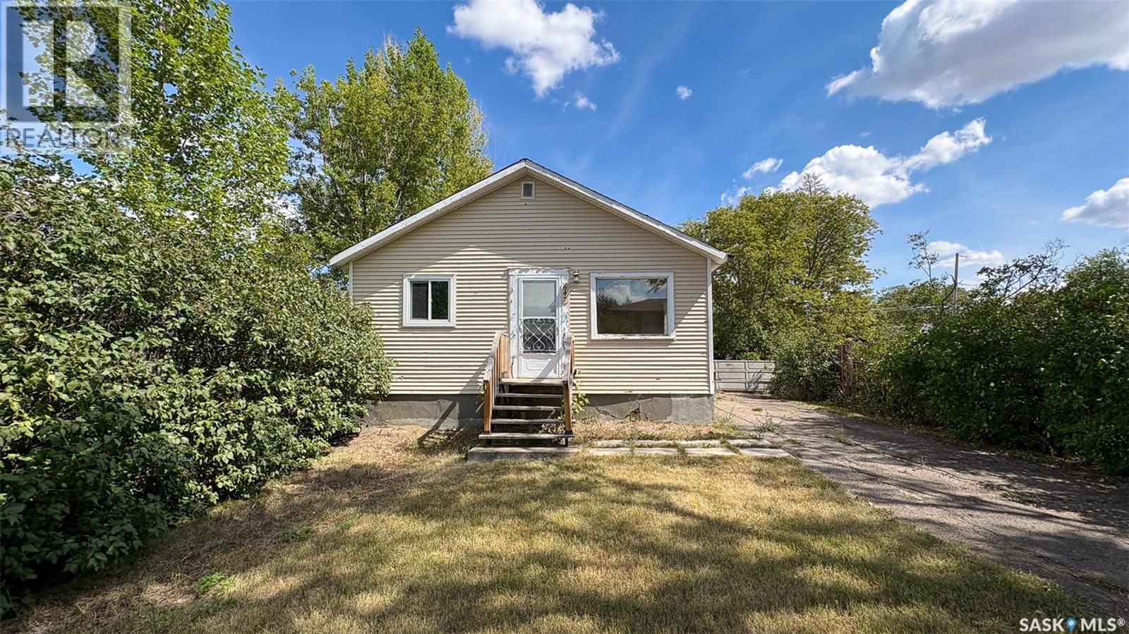 647 Robinson Street, Regina, Saskatchewan  S4T 2L9 - Photo 1 - SK046421
