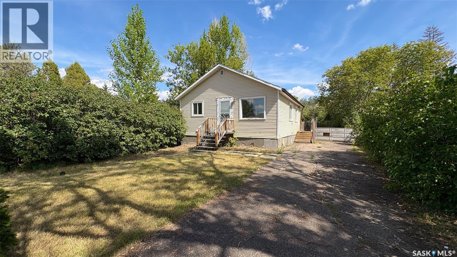 647 Robinson Street, Regina, Saskatchewan  S4T 2L9 - Photo 2 - SK046421