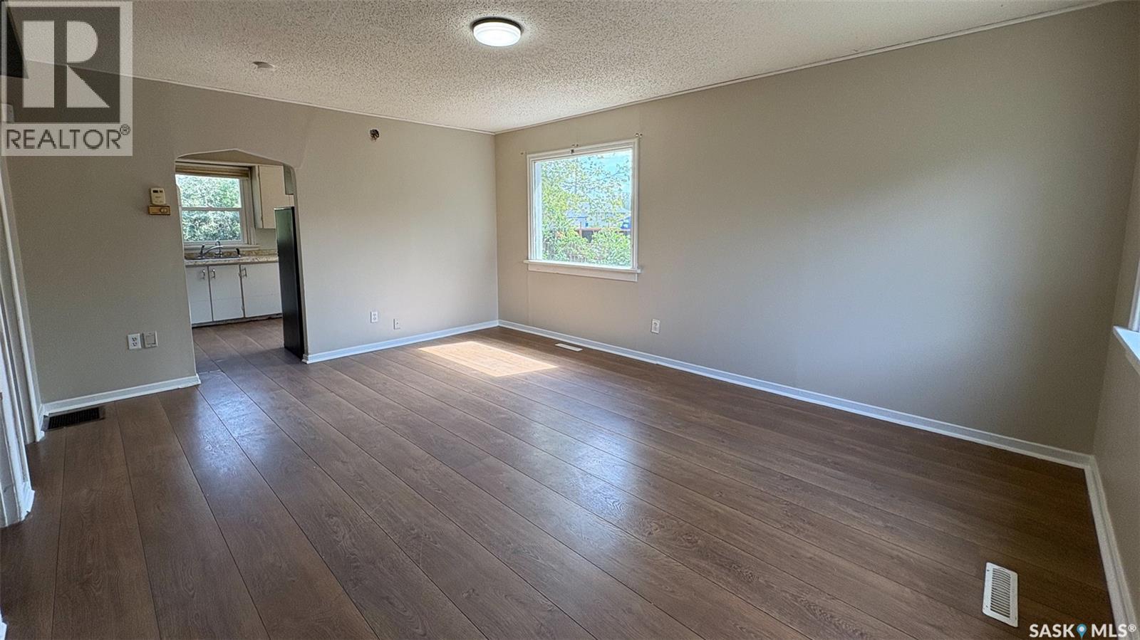 647 Robinson Street, Regina, Saskatchewan  S4T 2L9 - Photo 6 - SK046421
