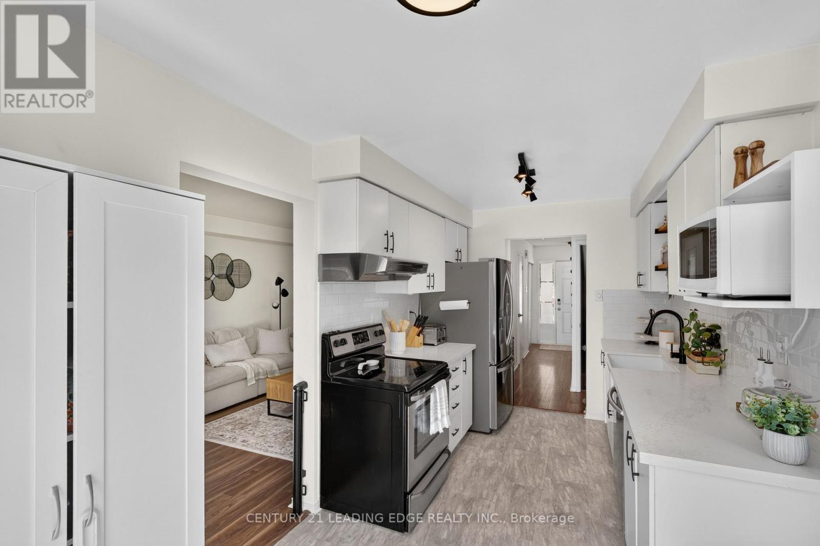 92 Vail Meadows Crescent, Clarington, Ontario  L1C 4T3 - Photo 11 - E13705696