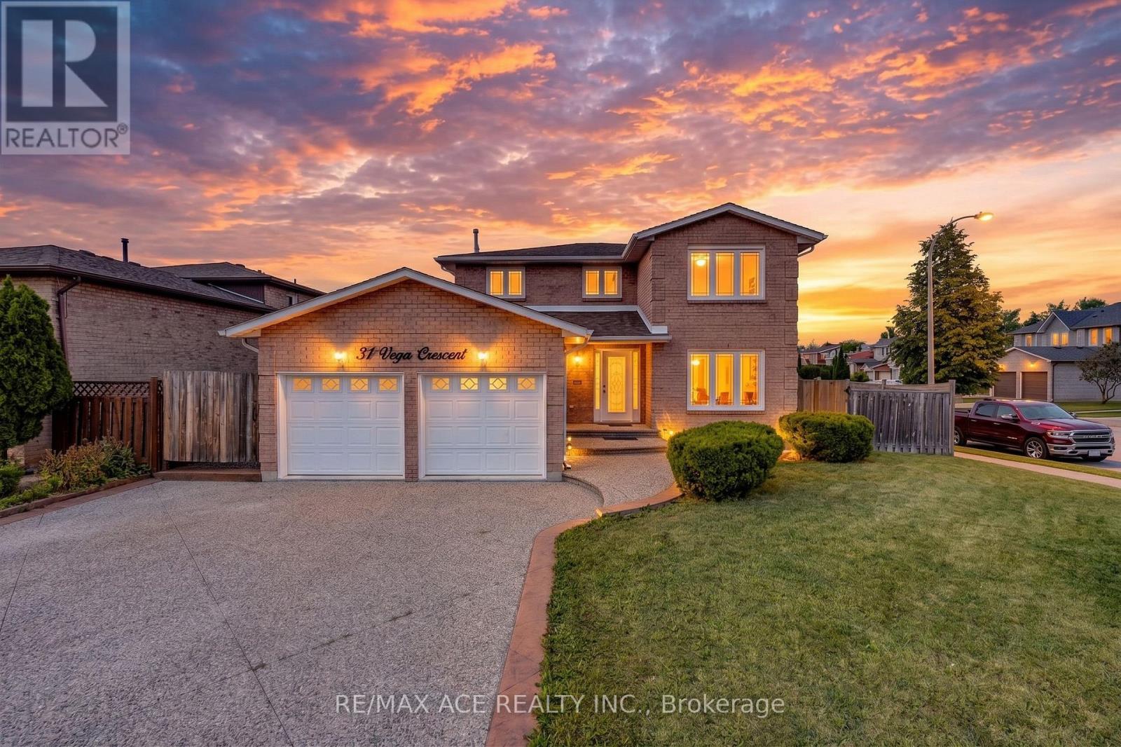 31 VEGA CRESCENT, Hamilton, Ontario