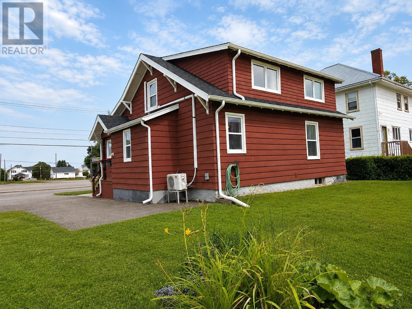 162 Granville Street, Summerside, Prince Edward Island  C1N 3A4 - Photo 2 - 202621299