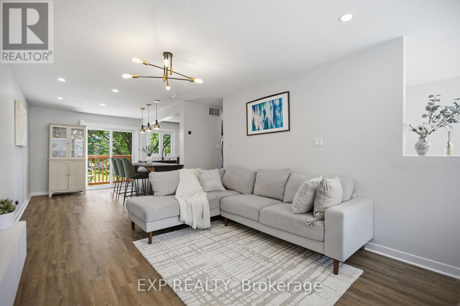 2092 Eric Crescent, Ottawa, Ontario  K1B 4P4 - Photo 7 - X13609804
