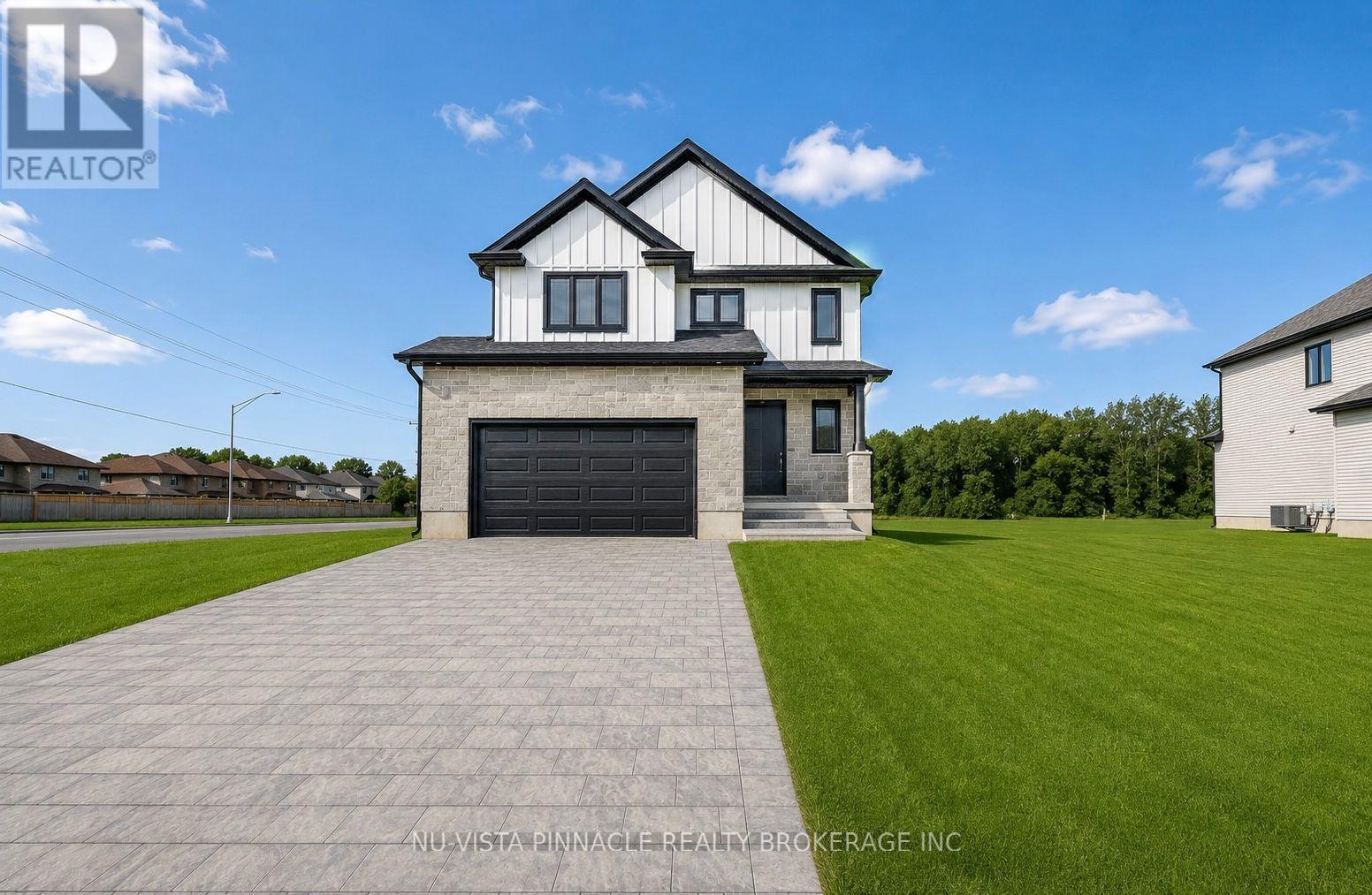 10 WOODMERE PATH, Middlesex Centre, Ontario