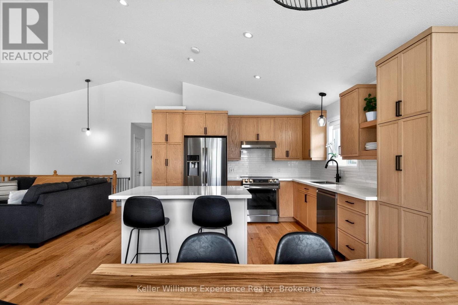 75 Hoyt Avenue, Tay (Victoria Harbour), Ontario  L0K 2A0 - Photo 4 - S13705914
