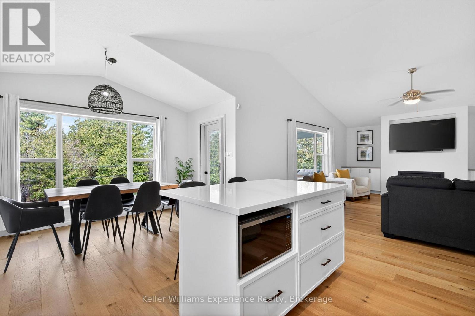 75 Hoyt Avenue, Tay (Victoria Harbour), Ontario  L0K 2A0 - Photo 5 - S13705914