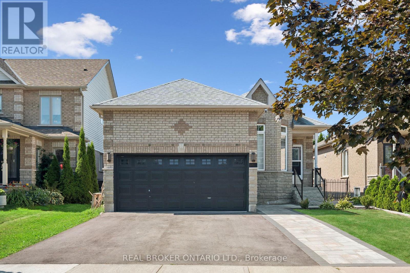 27 Spruce Boulevard, Halton Hills, Ontario  L7J 2Y3 - Photo 2 - W13702218