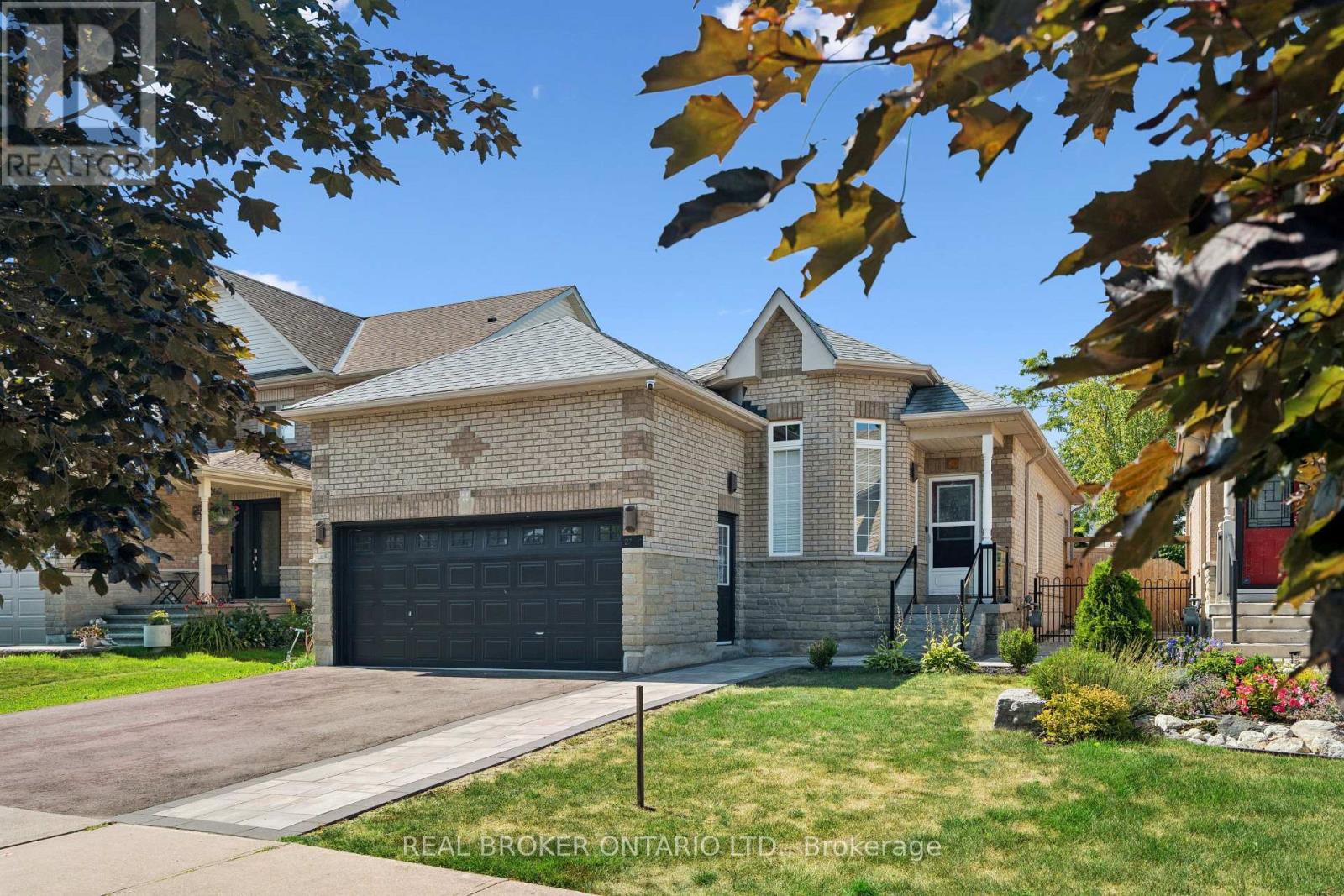 27 Spruce Boulevard, Halton Hills, Ontario  L7J 2Y3 - Photo 3 - W13702218
