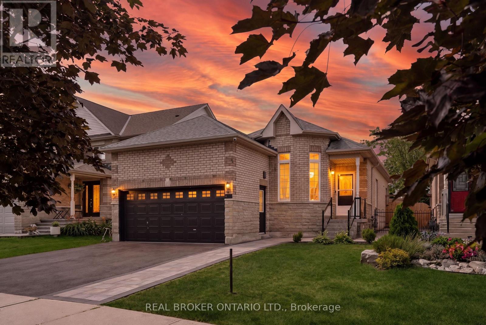 27 Spruce Boulevard, Halton Hills, Ontario  L7J 2Y3 - Photo 1 - W13702218