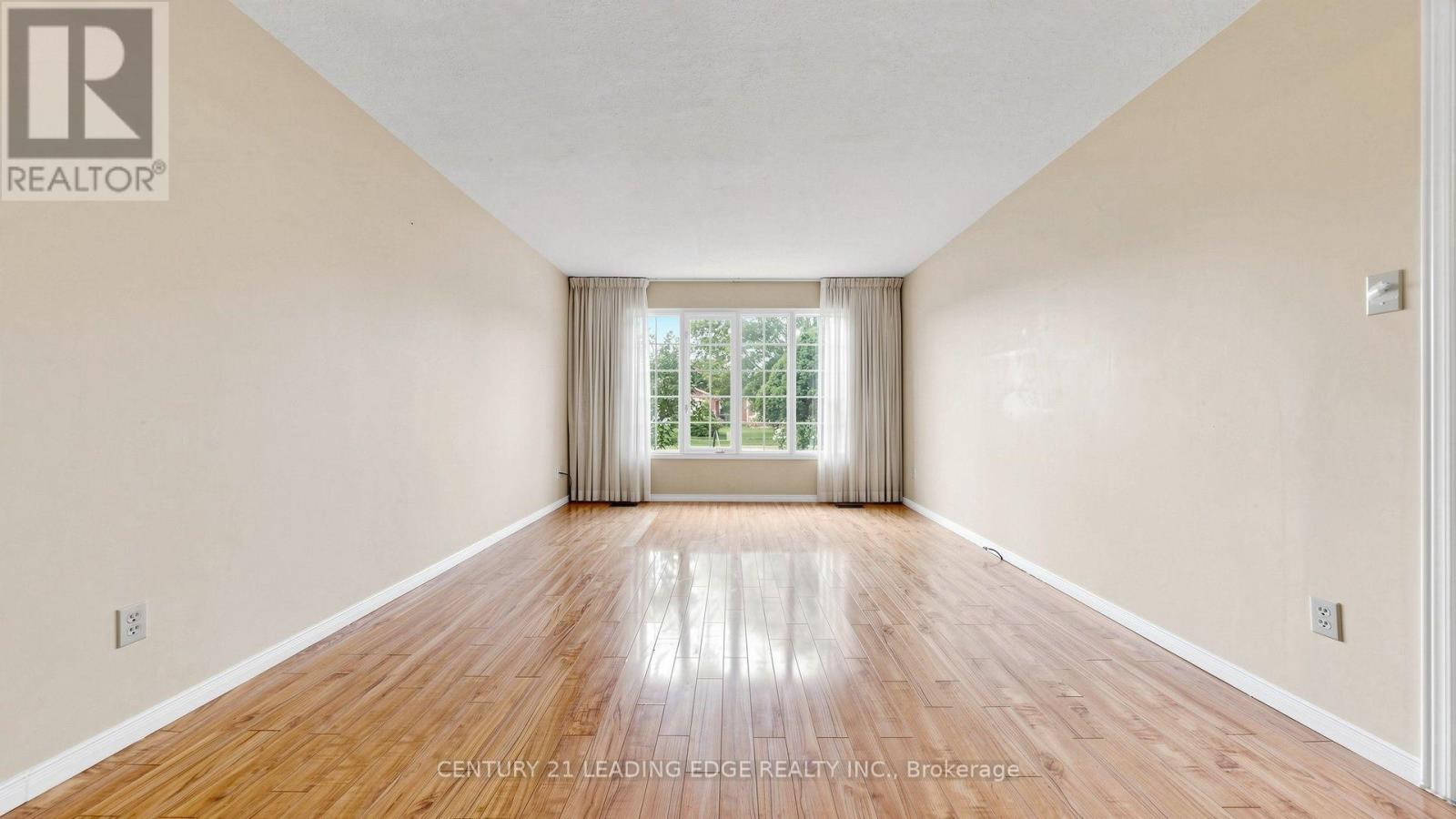 9 Coates Crescent, Richmond Hill, Ontario  L4E 2M3 - Photo 3 - N13704614