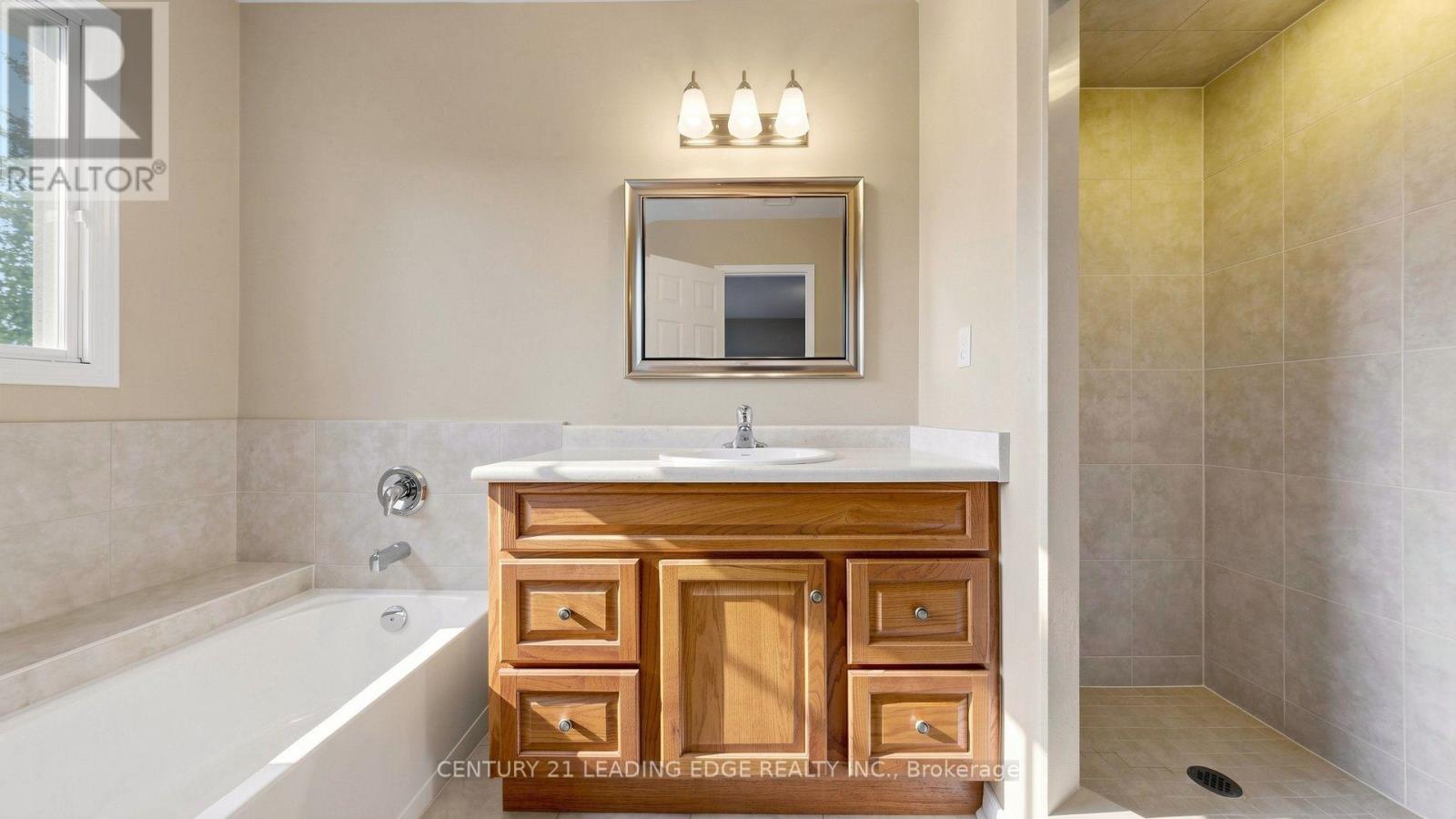9 Coates Crescent, Richmond Hill, Ontario  L4E 2M3 - Photo 24 - N13704614