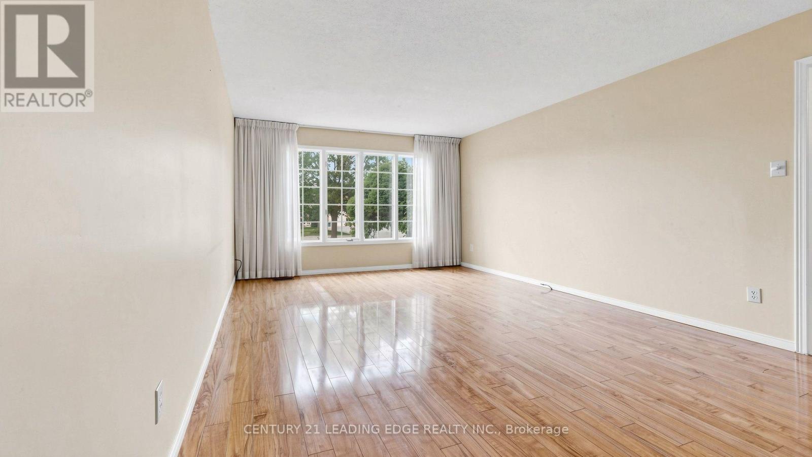 9 Coates Crescent, Richmond Hill, Ontario  L4E 2M3 - Photo 4 - N13704614