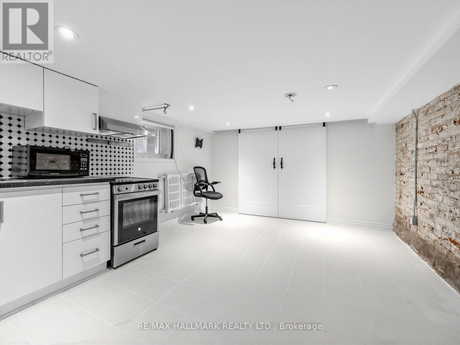 LOWER - 271 ATLAS AVENUE