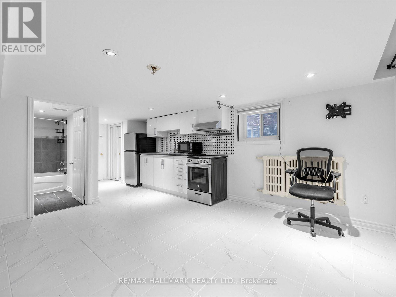 Lower - 271 Atlas Avenue, Toronto, Ontario  M6C 3P8 - Photo 7 - C13705942
