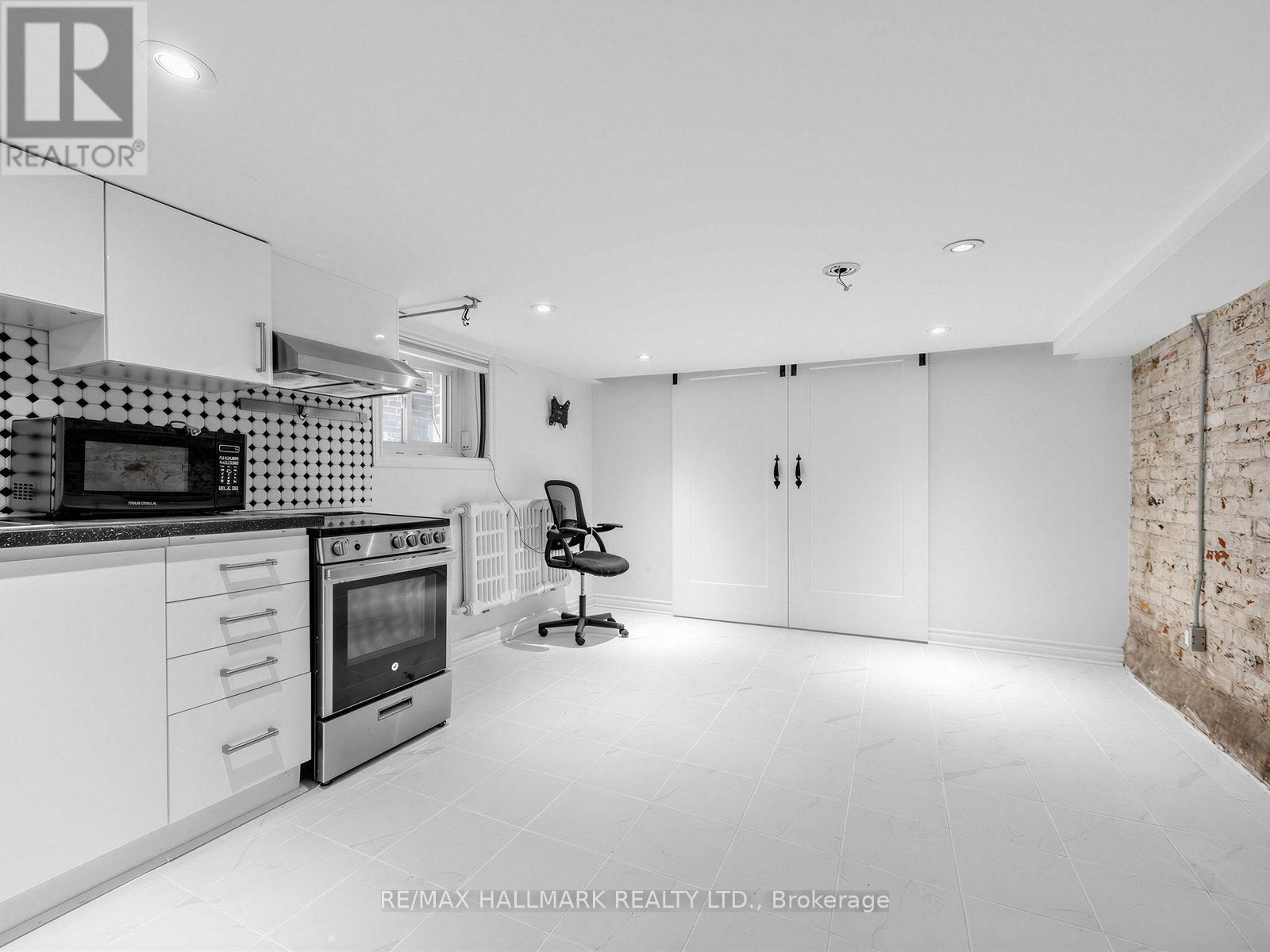 Lower - 271 Atlas Avenue, Toronto, Ontario  M6C 3P8 - Photo 8 - C13705942