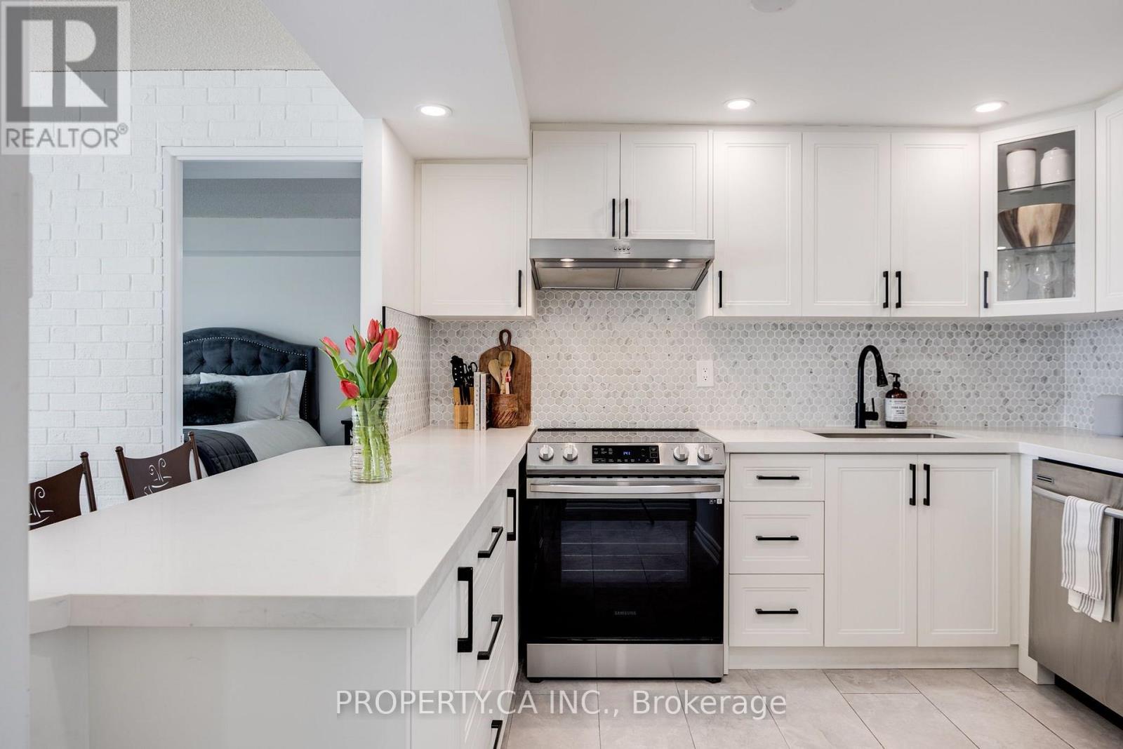 813 - 705 King Street W, Toronto, Ontario  M5V 2W8 - Photo 2 - C13706004